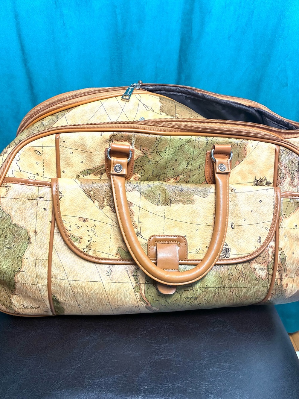 Stylish Travel Bag - Picture 11 of 16